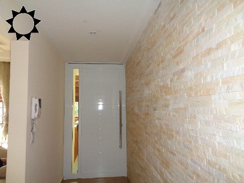 Casa à venda com 3 quartos, 209m² - Foto 1