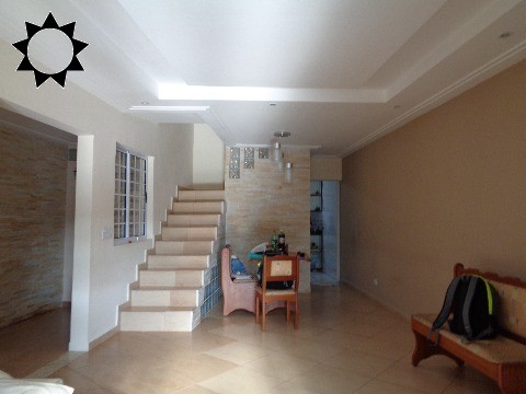 Casa à venda com 3 quartos, 209m² - Foto 2