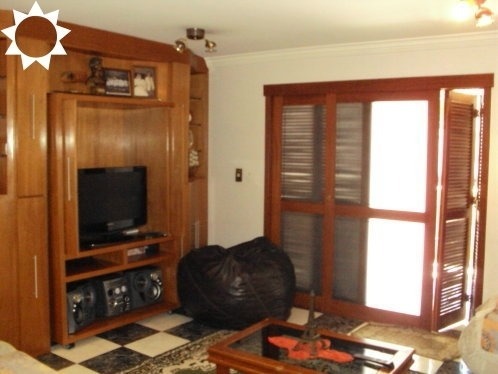 Casa à venda com 3 quartos, 200m² - Foto 1