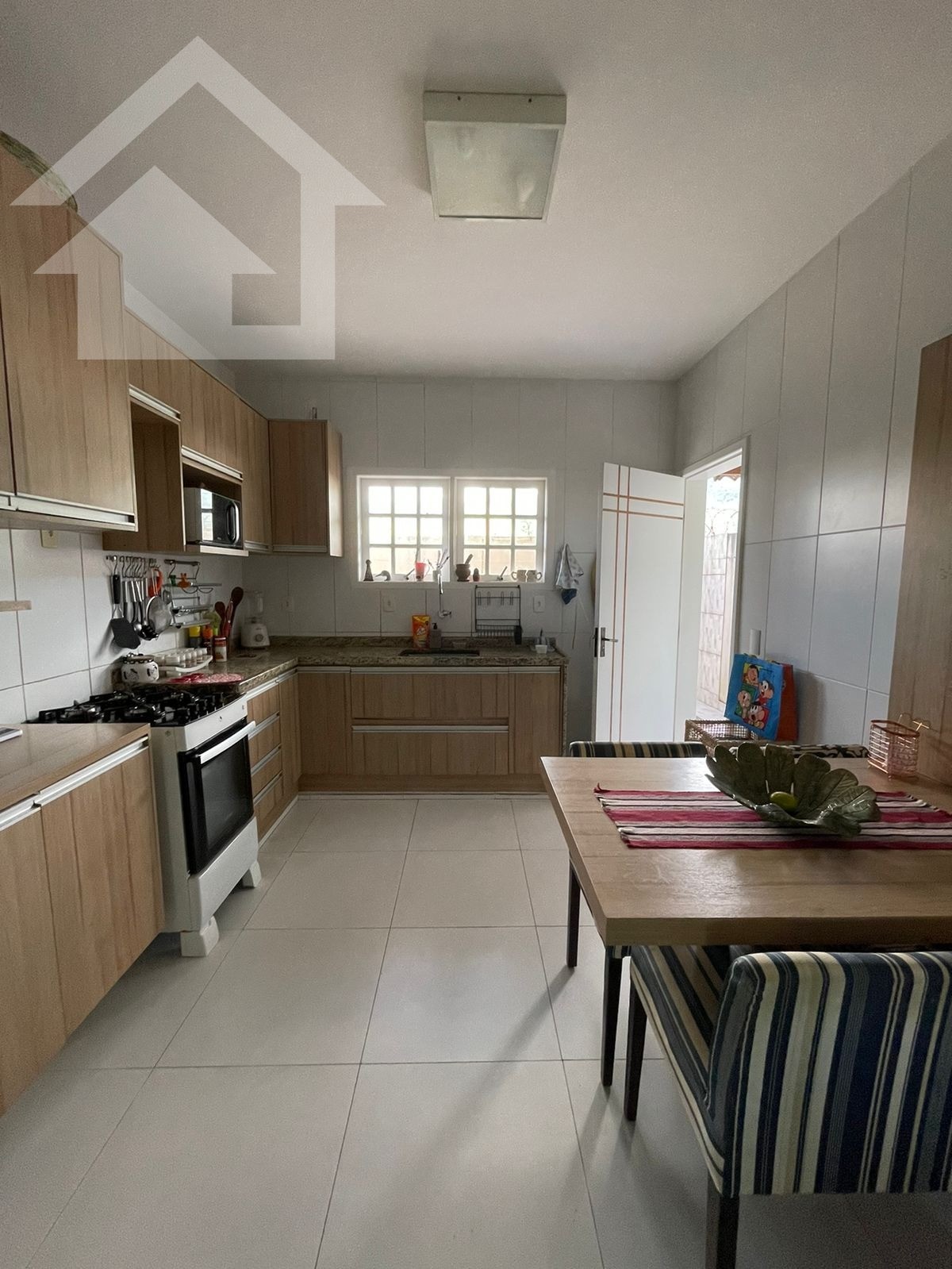 Casa à venda com 3 quartos, 160m² - Foto 3