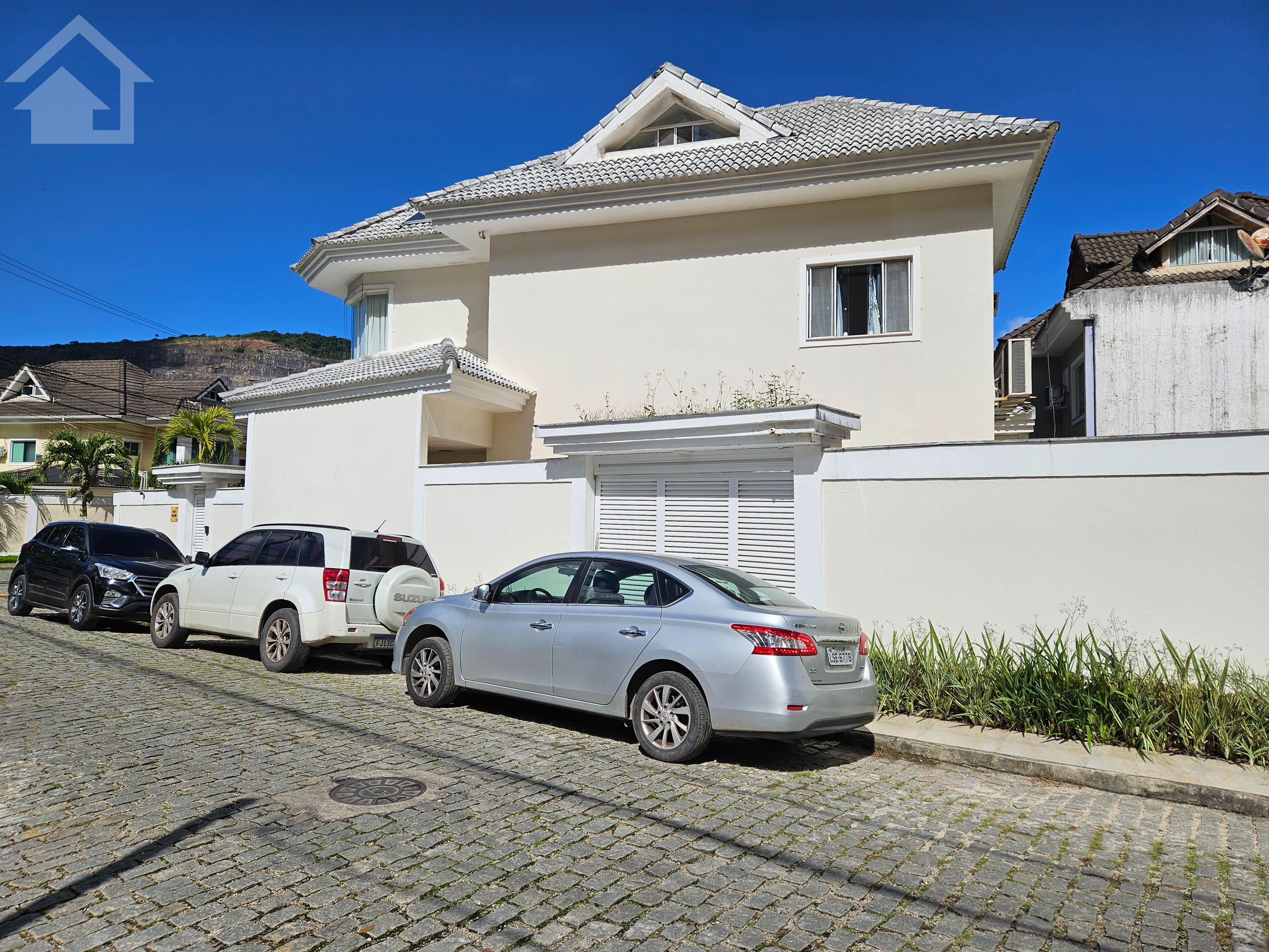 Casa à venda e aluguel com 4 quartos, 300m² - Foto 2