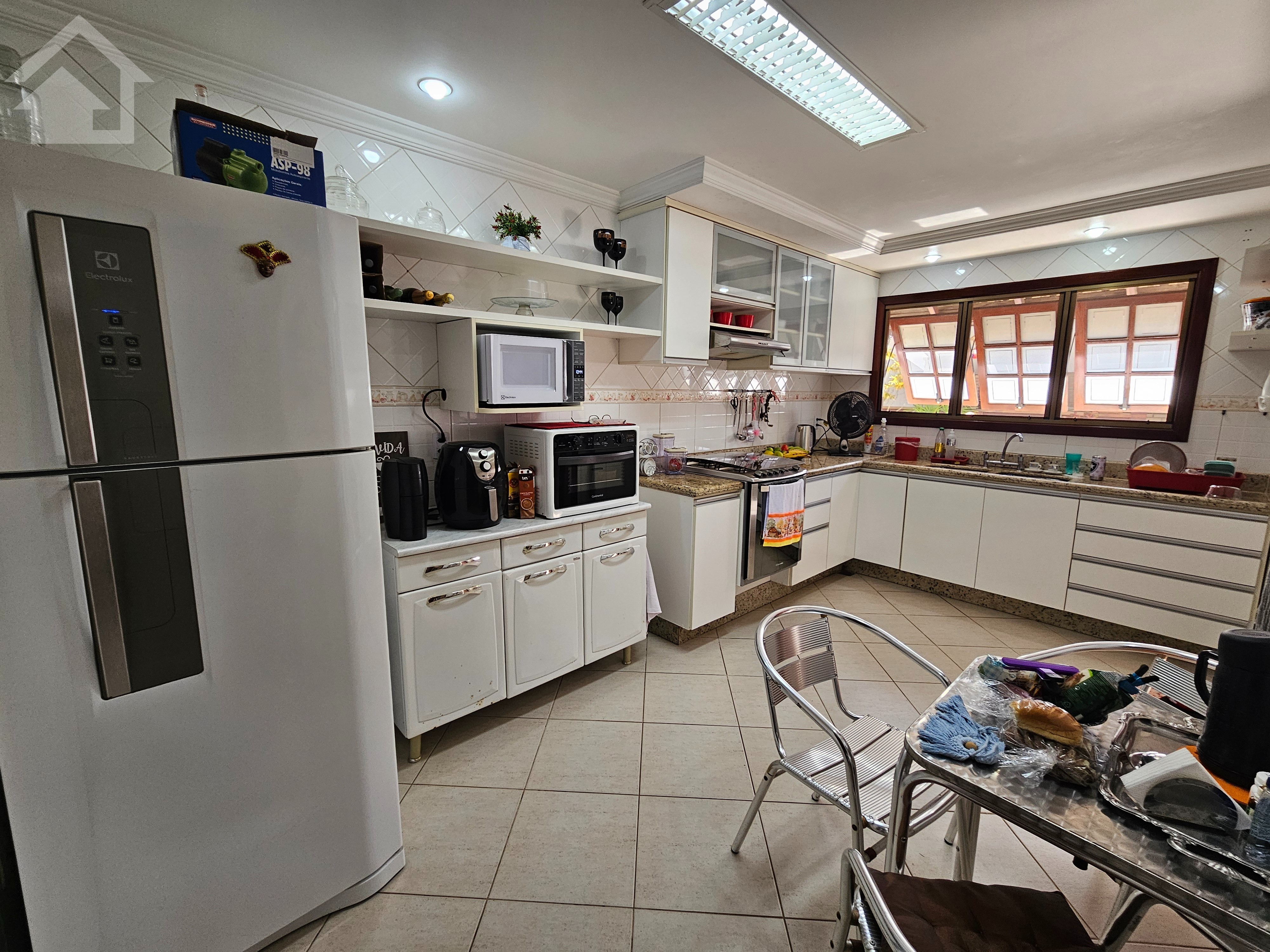 Casa à venda com 3 quartos, 300m² - Foto 24