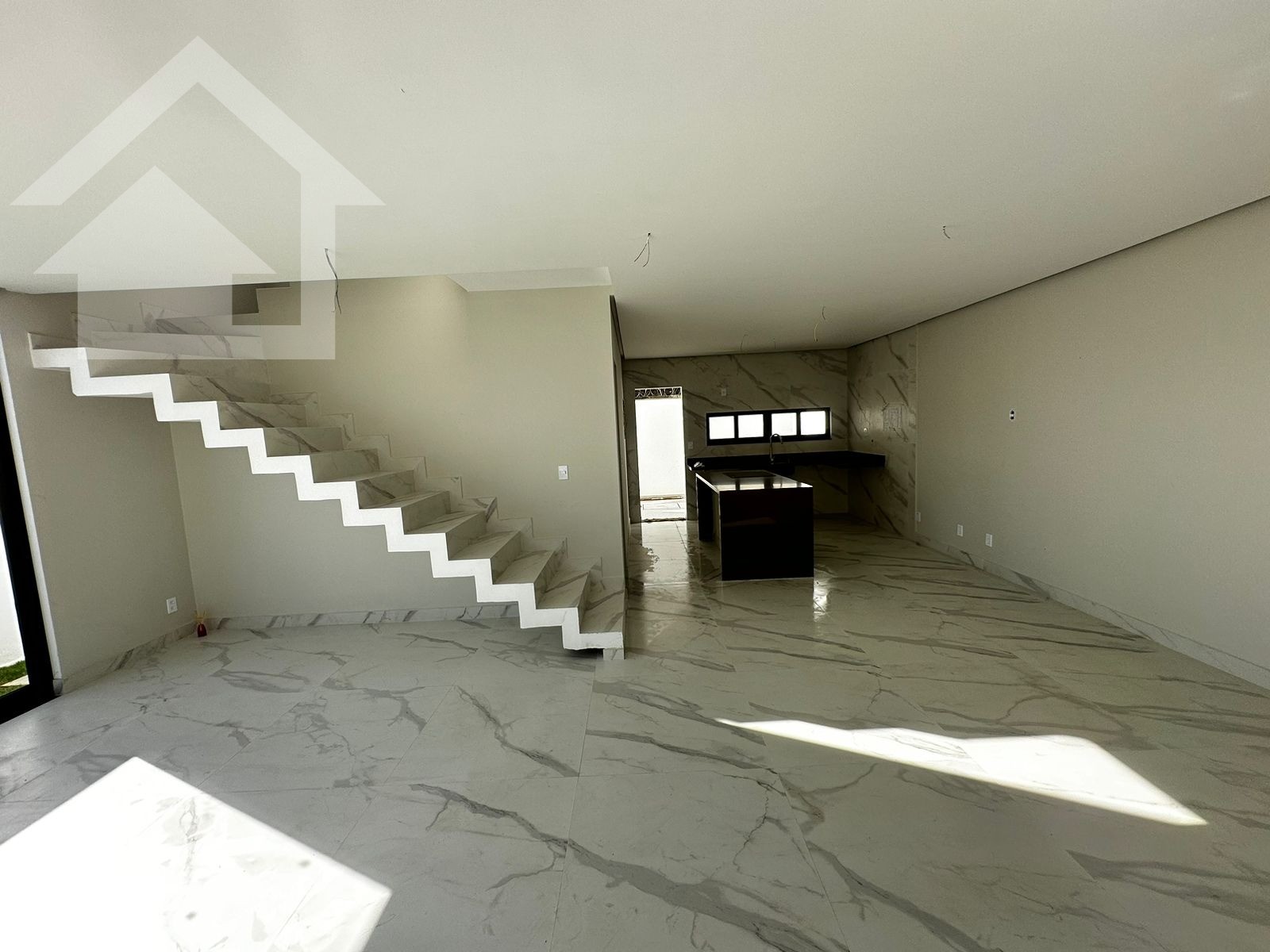 Casa à venda com 4 quartos, 214m² - Foto 4