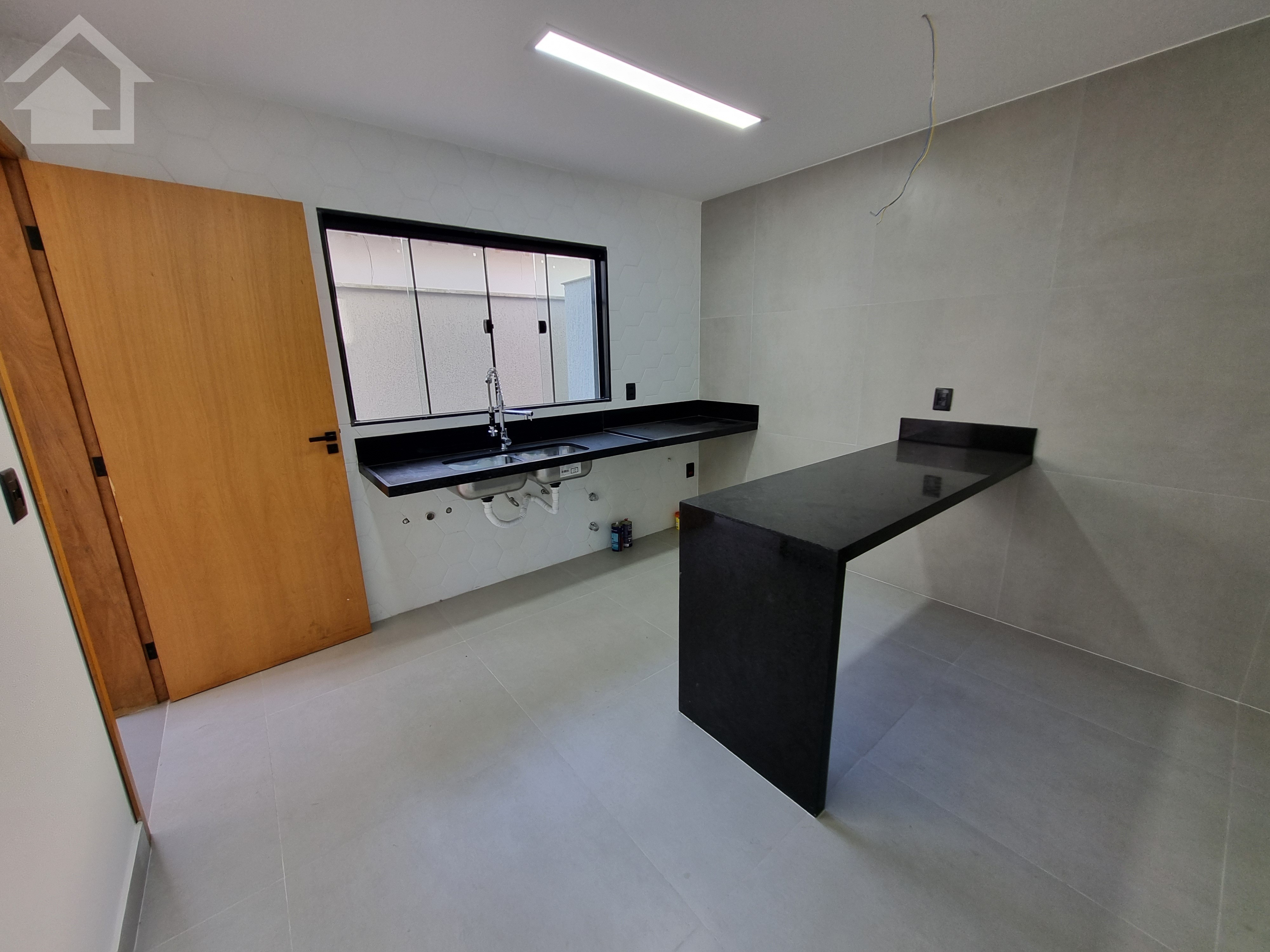 Casa à venda com 4 quartos, 180m² - Foto 14