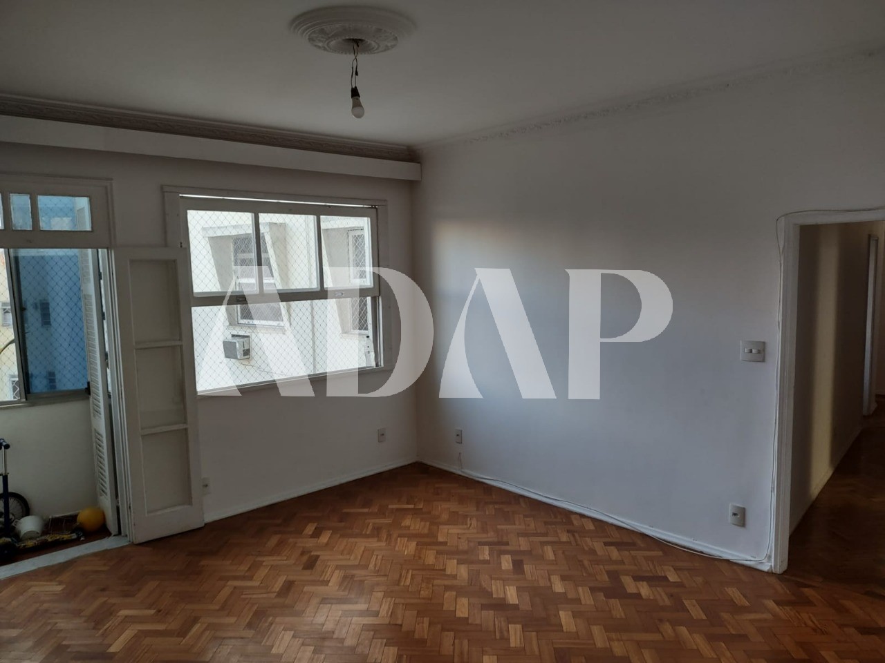 Apartamento à venda com 3 quartos, 130m² - Foto 2