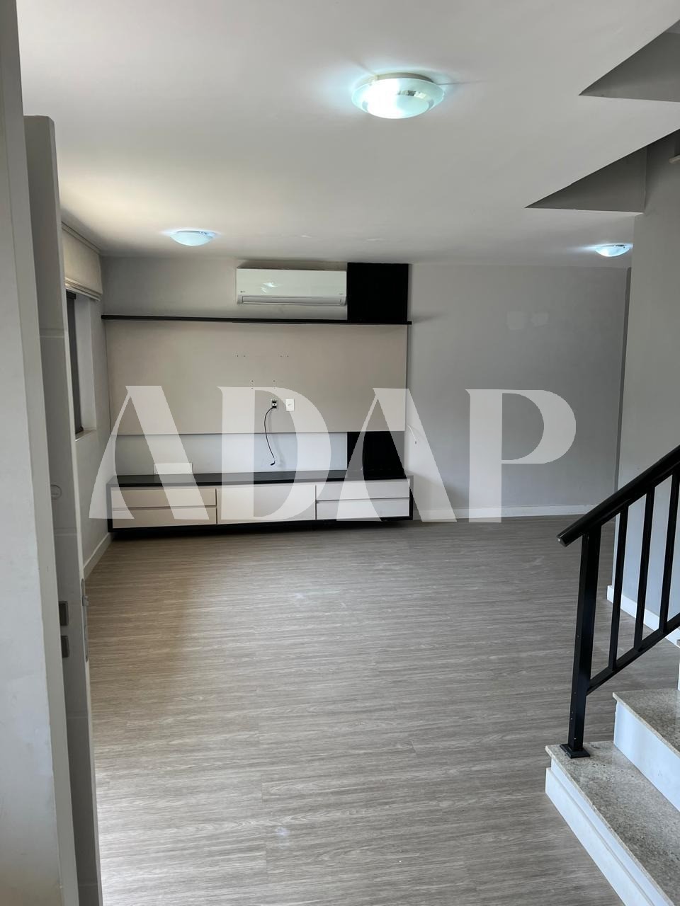 Casa à venda com 3 quartos, 192m² - Foto 2