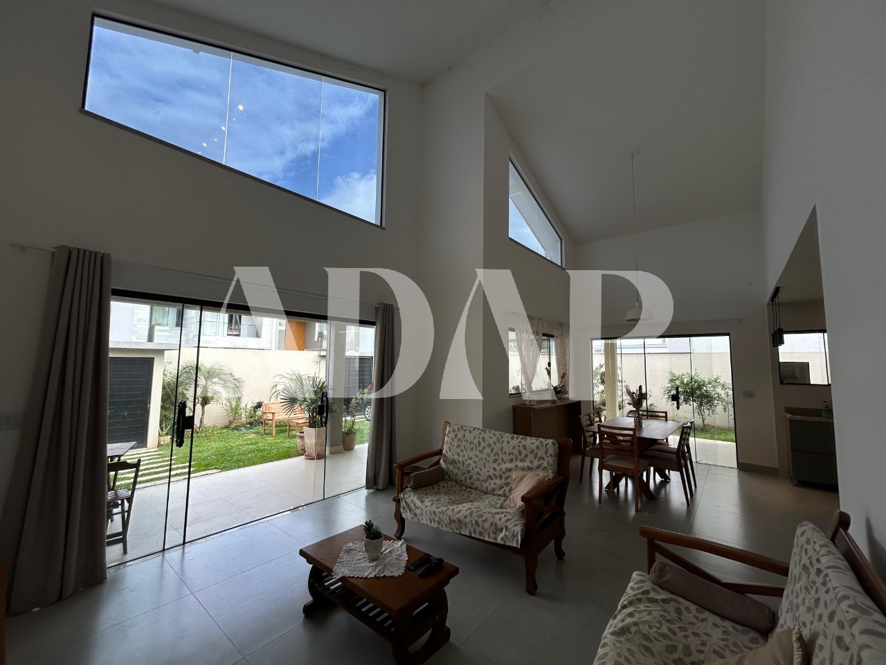 Casa à venda com 3 quartos, 389m² - Foto 2