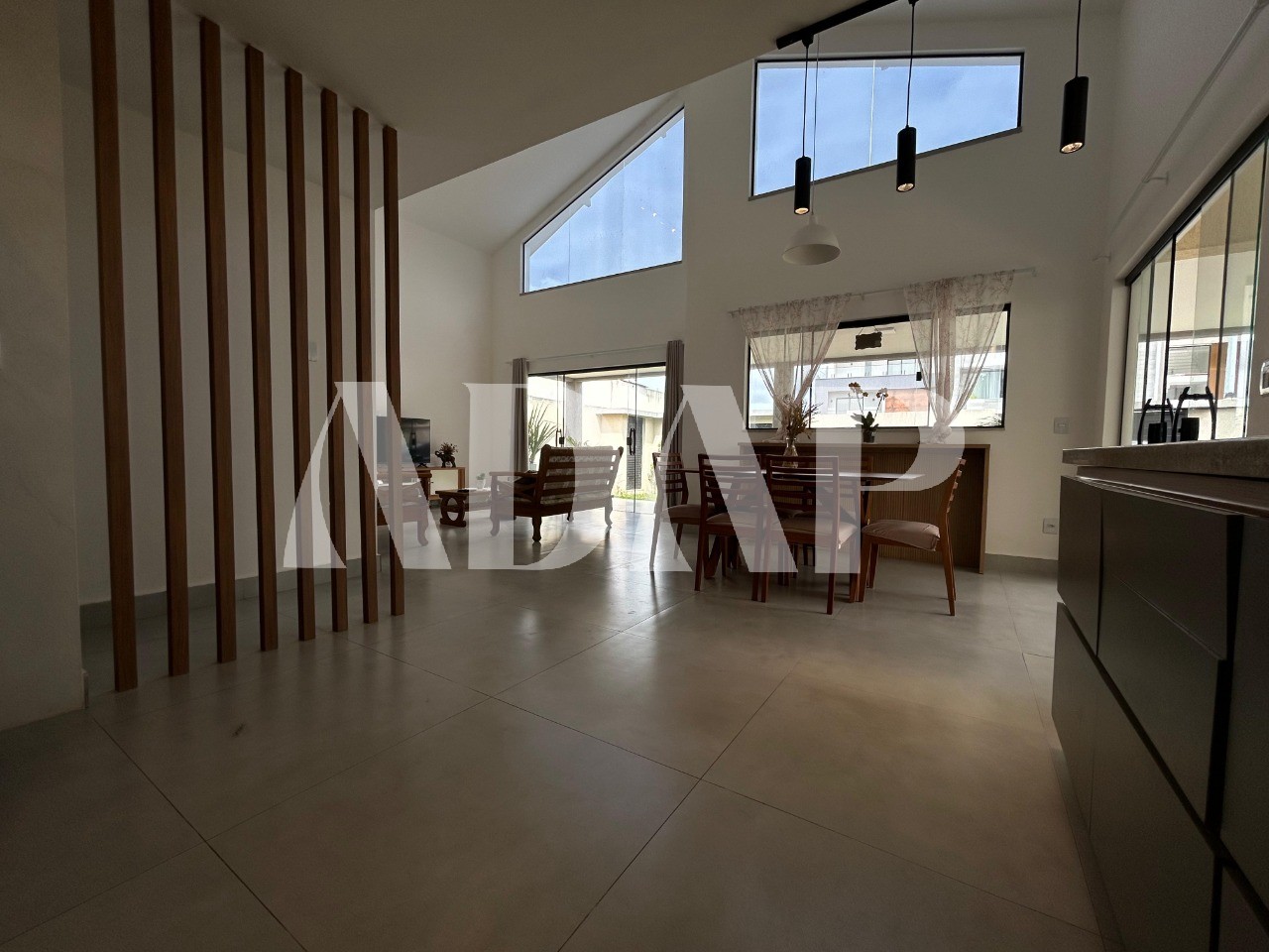 Casa à venda com 3 quartos, 389m² - Foto 3