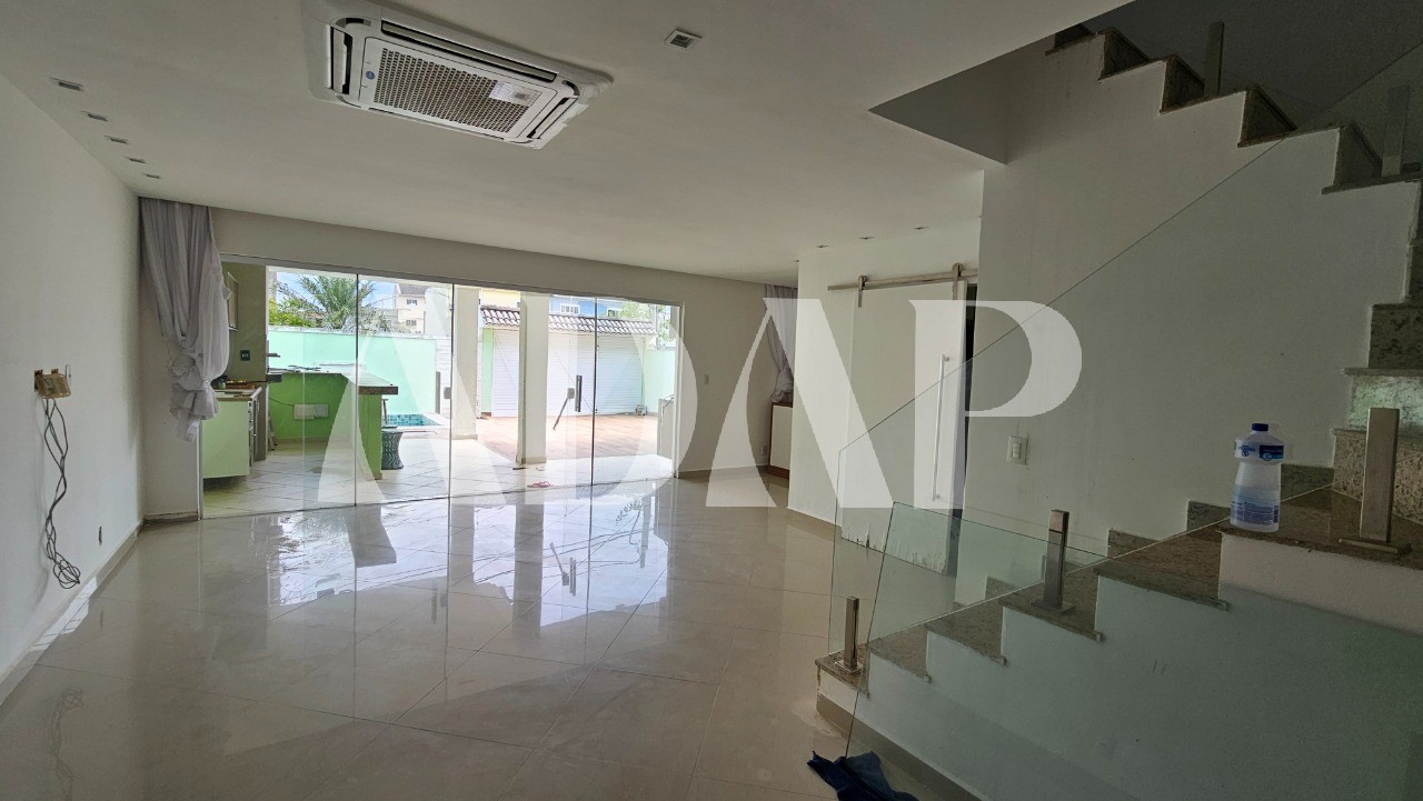 Casa à venda com 3 quartos, 220m² - Foto 18