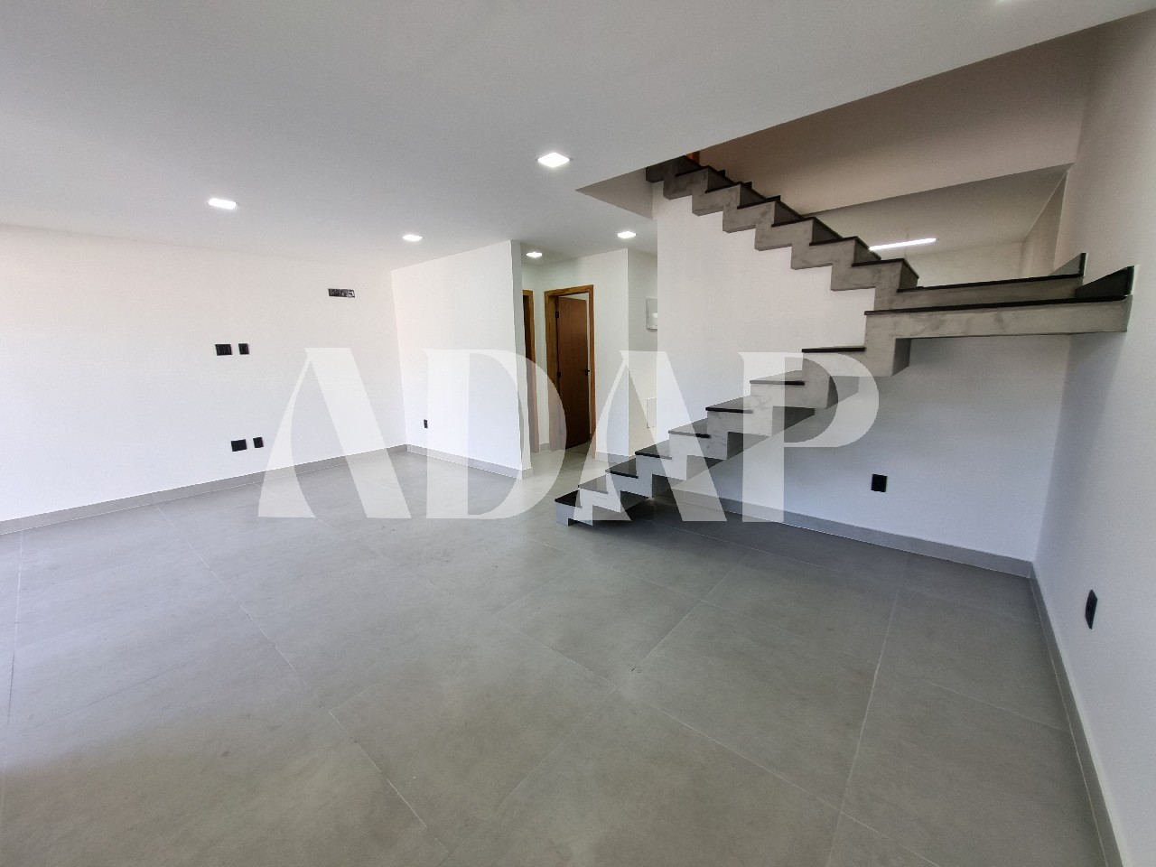 Casa à venda com 4 quartos, 180m² - Foto 11