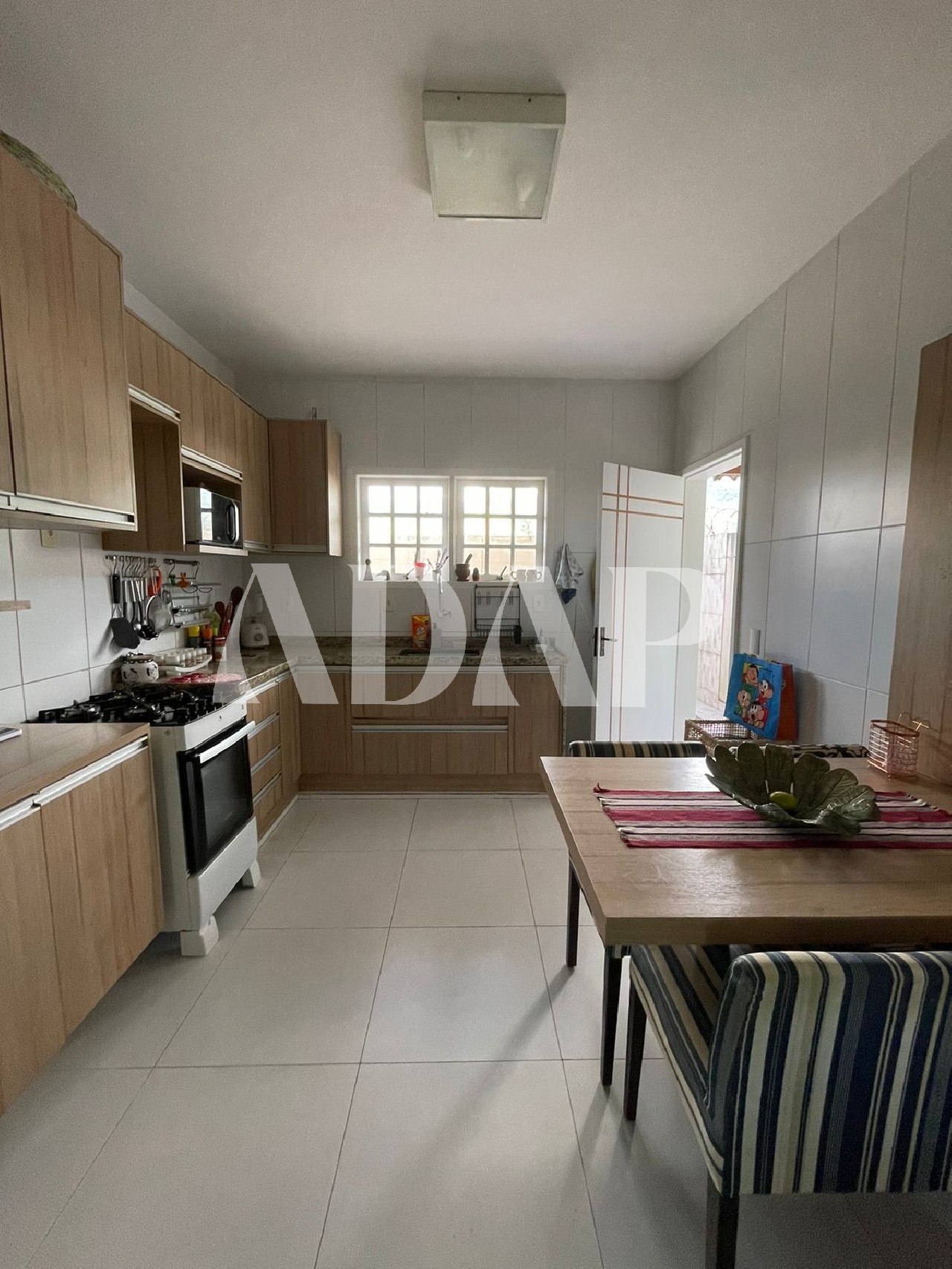 Casa à venda com 3 quartos, 160m² - Foto 3