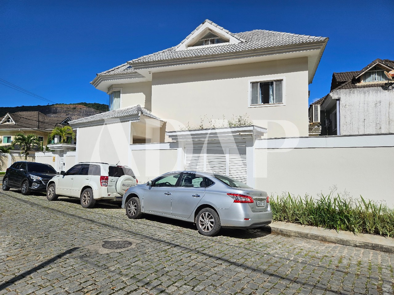 Casa à venda com 4 quartos, 300m² - Foto 2