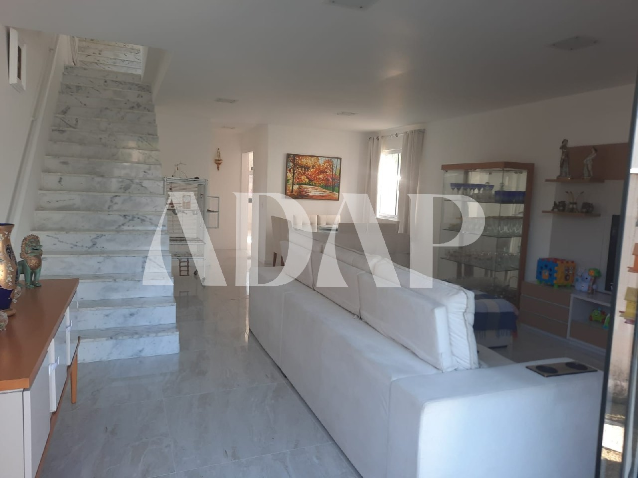 Casa à venda com 4 quartos, 212m² - Foto 1