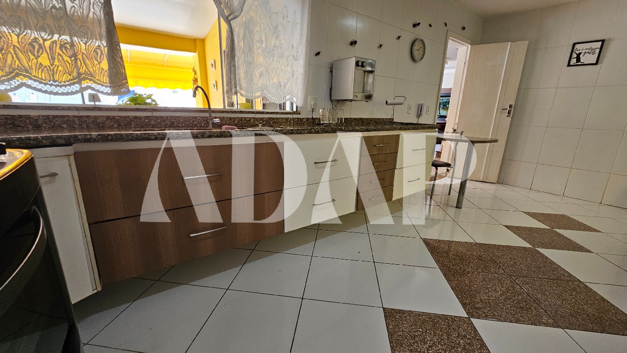 Casa à venda com 3 quartos, 250m² - Foto 17