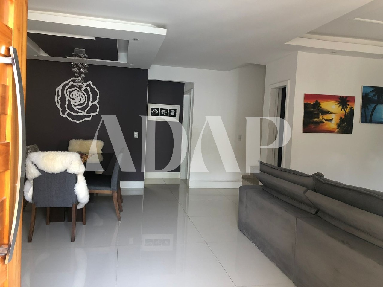 Casa à venda com 4 quartos, 200m² - Foto 2