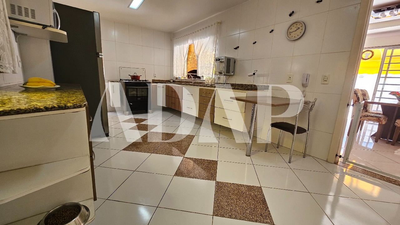 Casa à venda com 3 quartos, 250m² - Foto 16