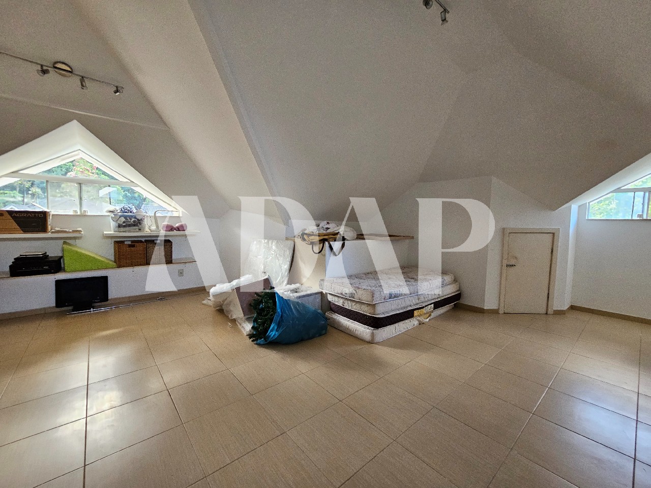 Casa à venda com 4 quartos, 300m² - Foto 25