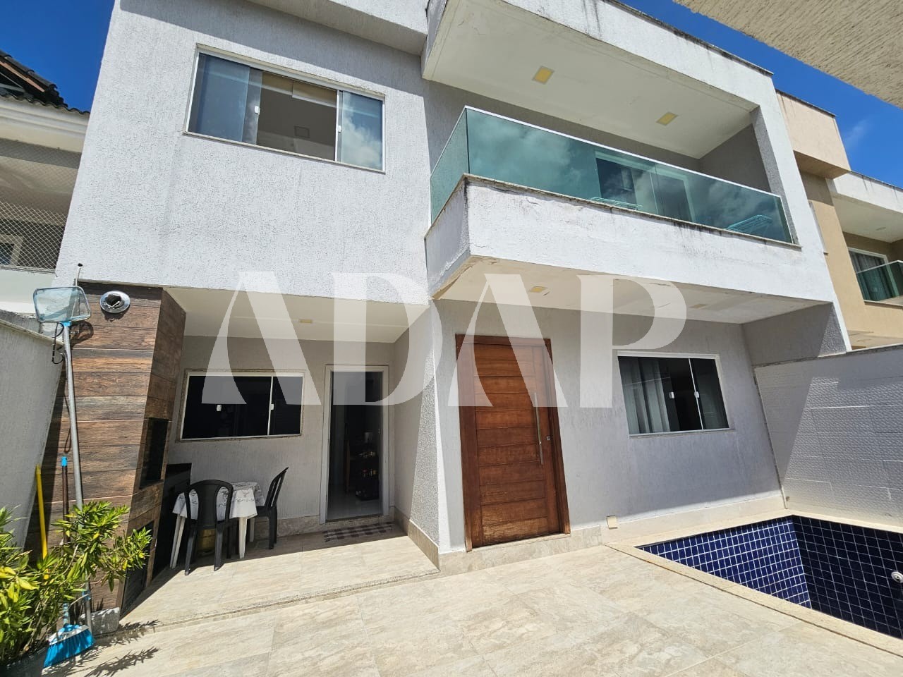 Casa à venda com 3 quartos, 150m² - Foto 1