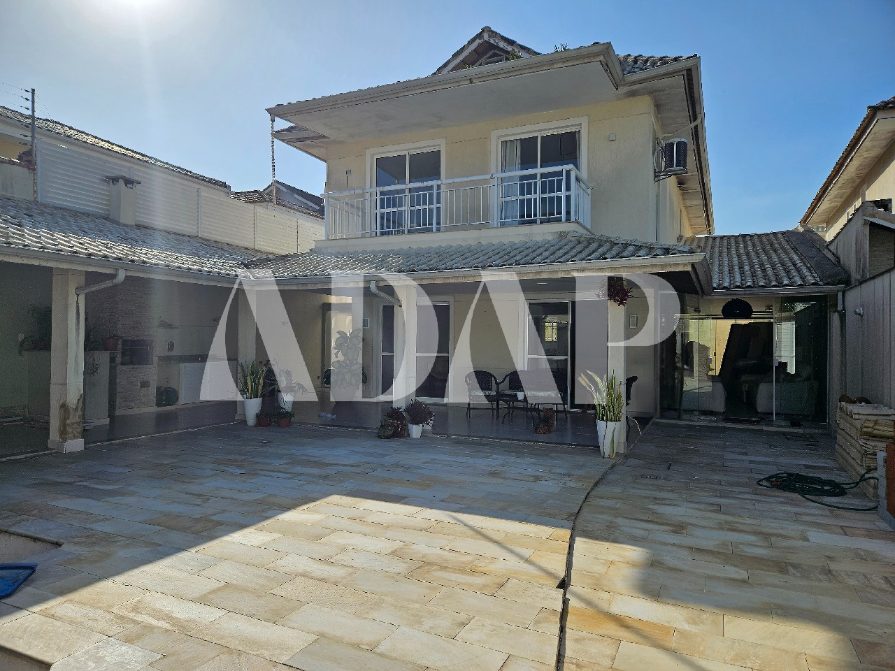 Casa à venda com 4 quartos, 238m² - Foto 2