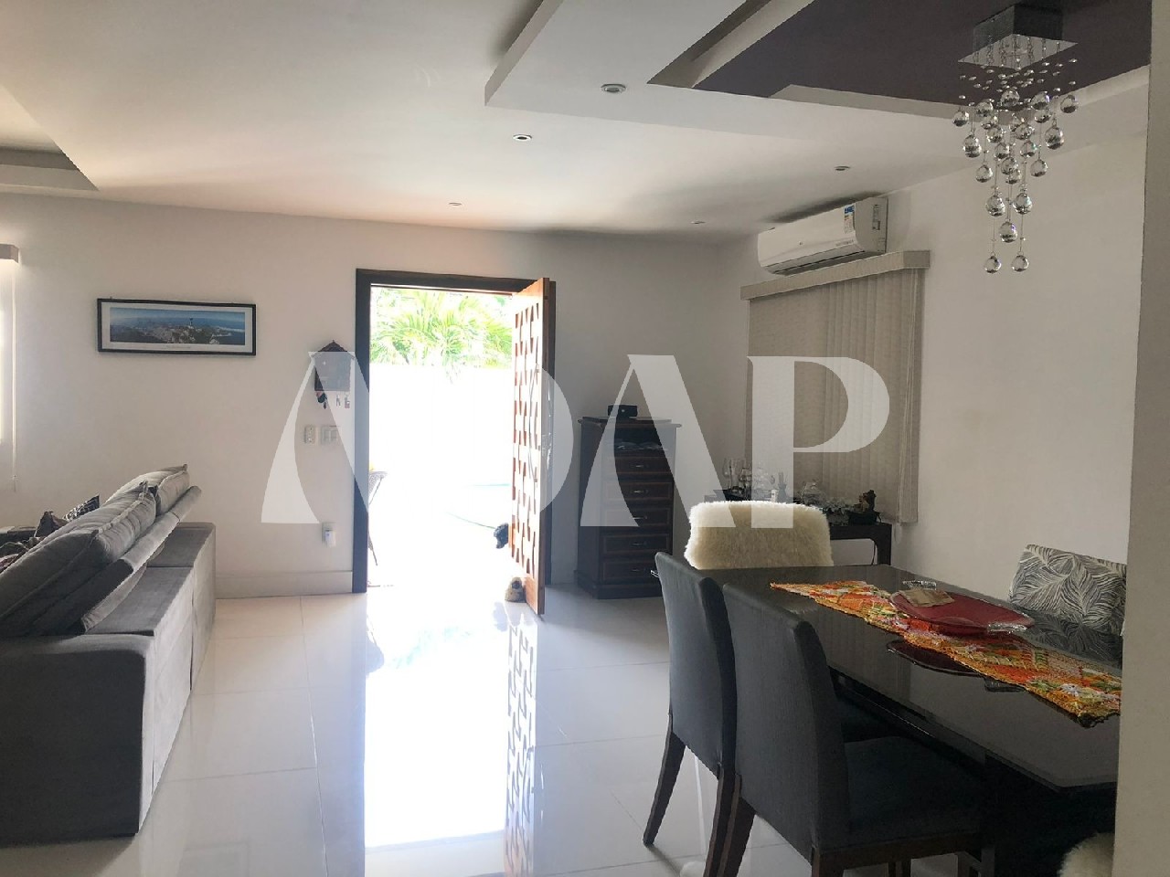 Casa à venda com 4 quartos, 200m² - Foto 3