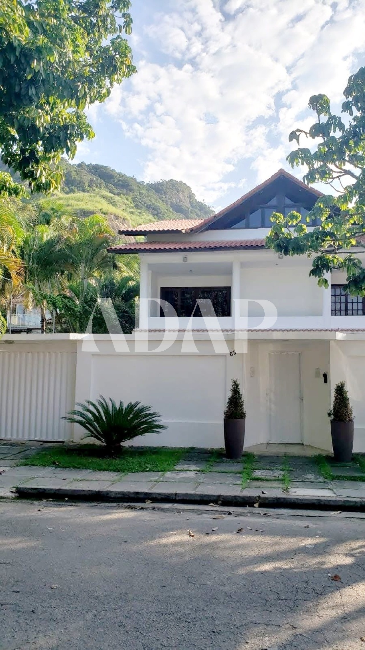 Casa à venda com 5 quartos, 500m² - Foto 1