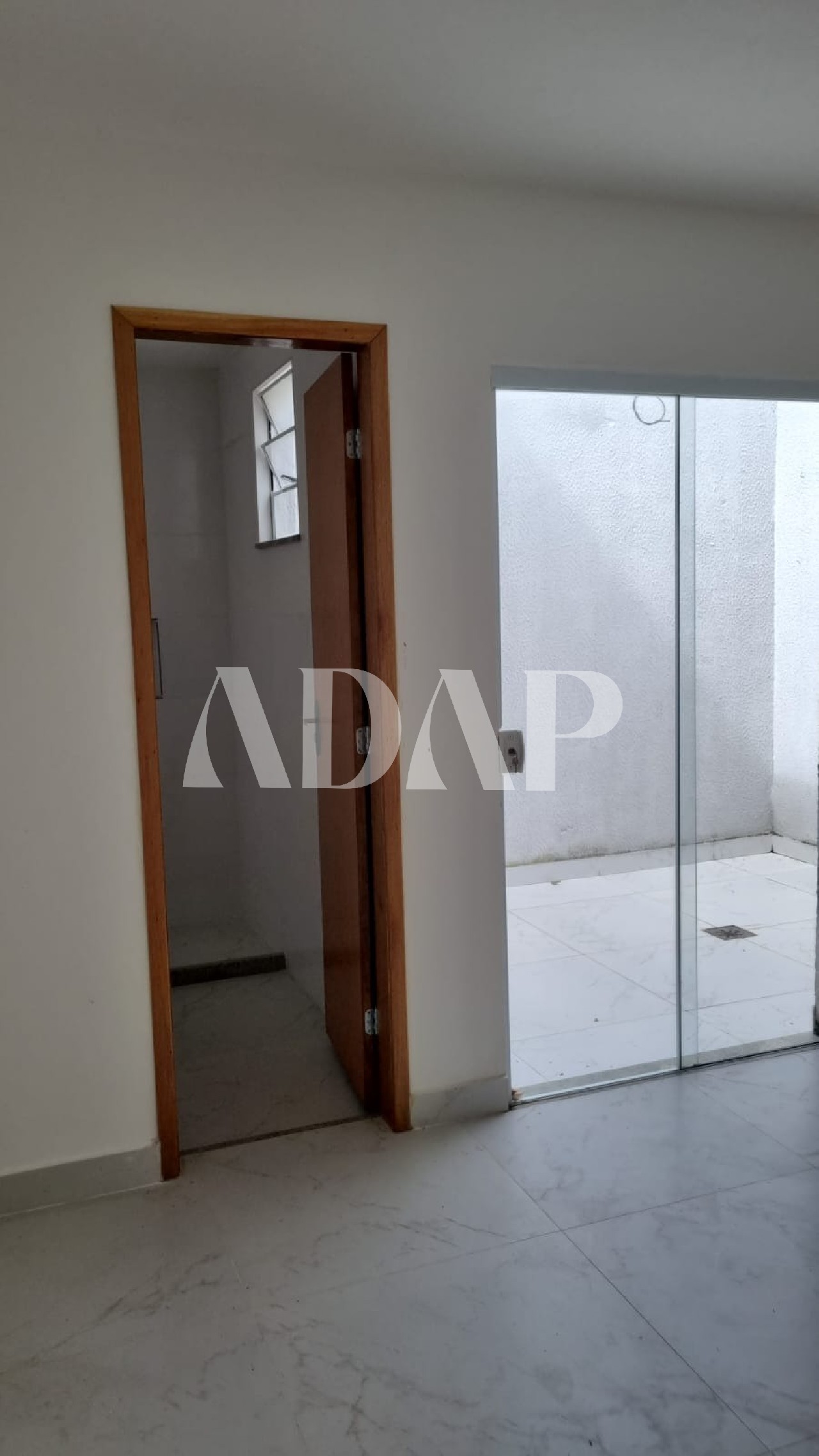 Casa à venda com 2 quartos, 120m² - Foto 9