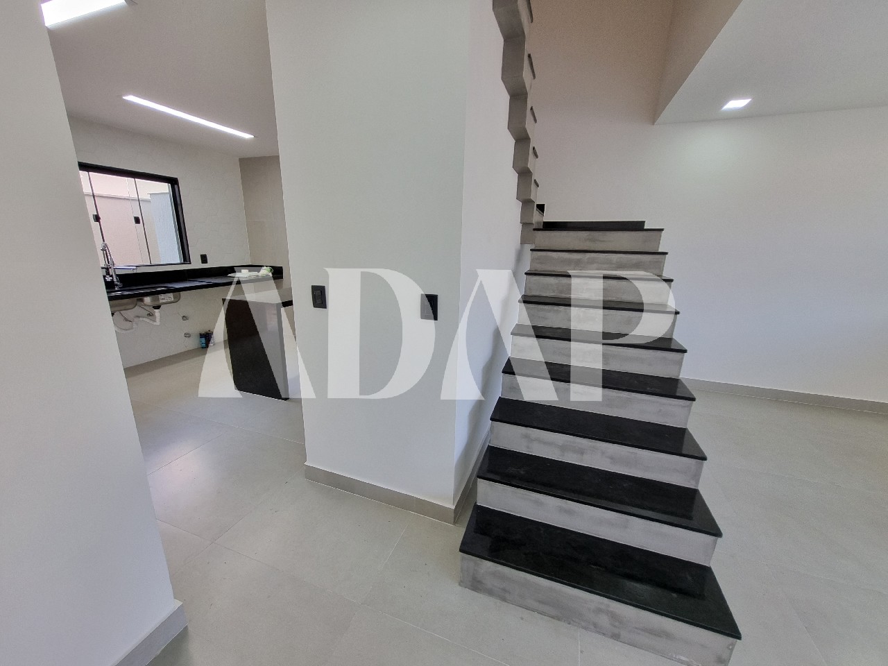 Casa à venda com 4 quartos, 180m² - Foto 13