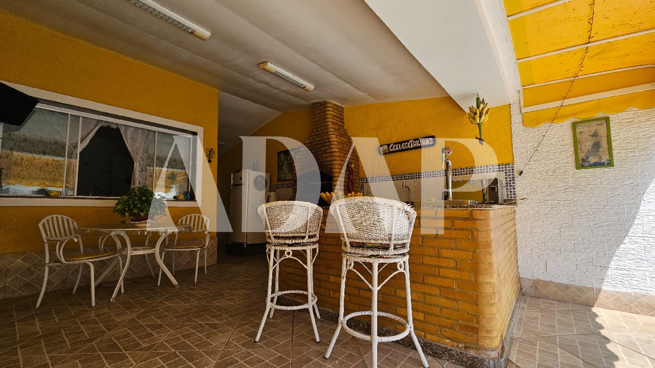 Casa à venda com 3 quartos, 250m² - Foto 7