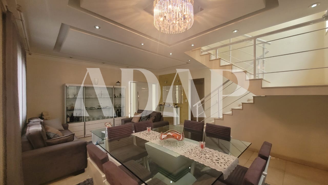 Casa à venda com 3 quartos, 273m² - Foto 1