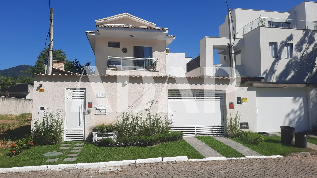 Casa à venda com 4 quartos, 212m² - Foto 3