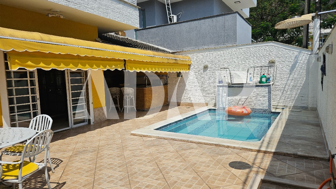 Casa à venda com 3 quartos, 250m² - Foto 3