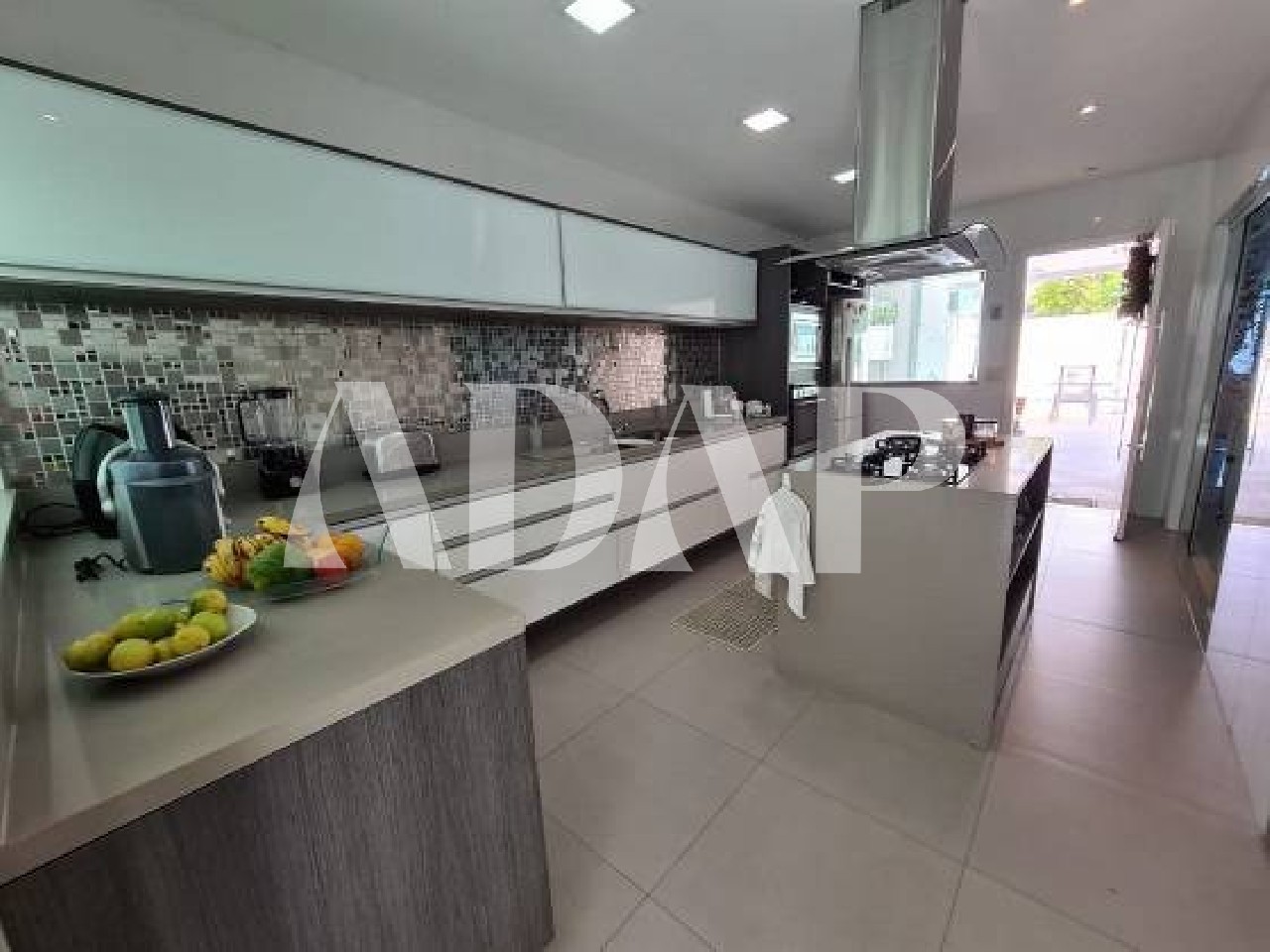 Casa à venda com 4 quartos, 250m² - Foto 10