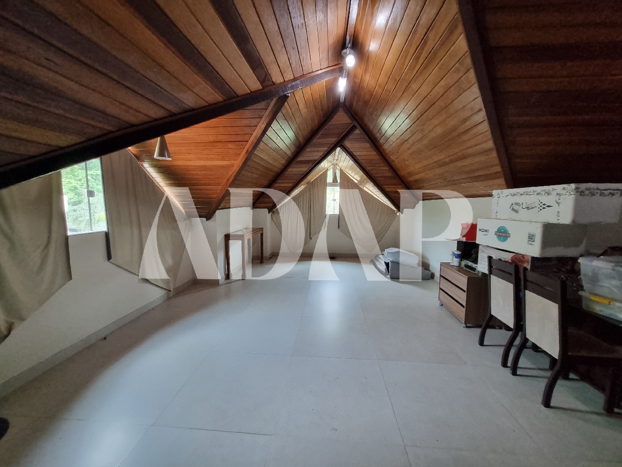 Casa à venda com 4 quartos, 430m² - Foto 2