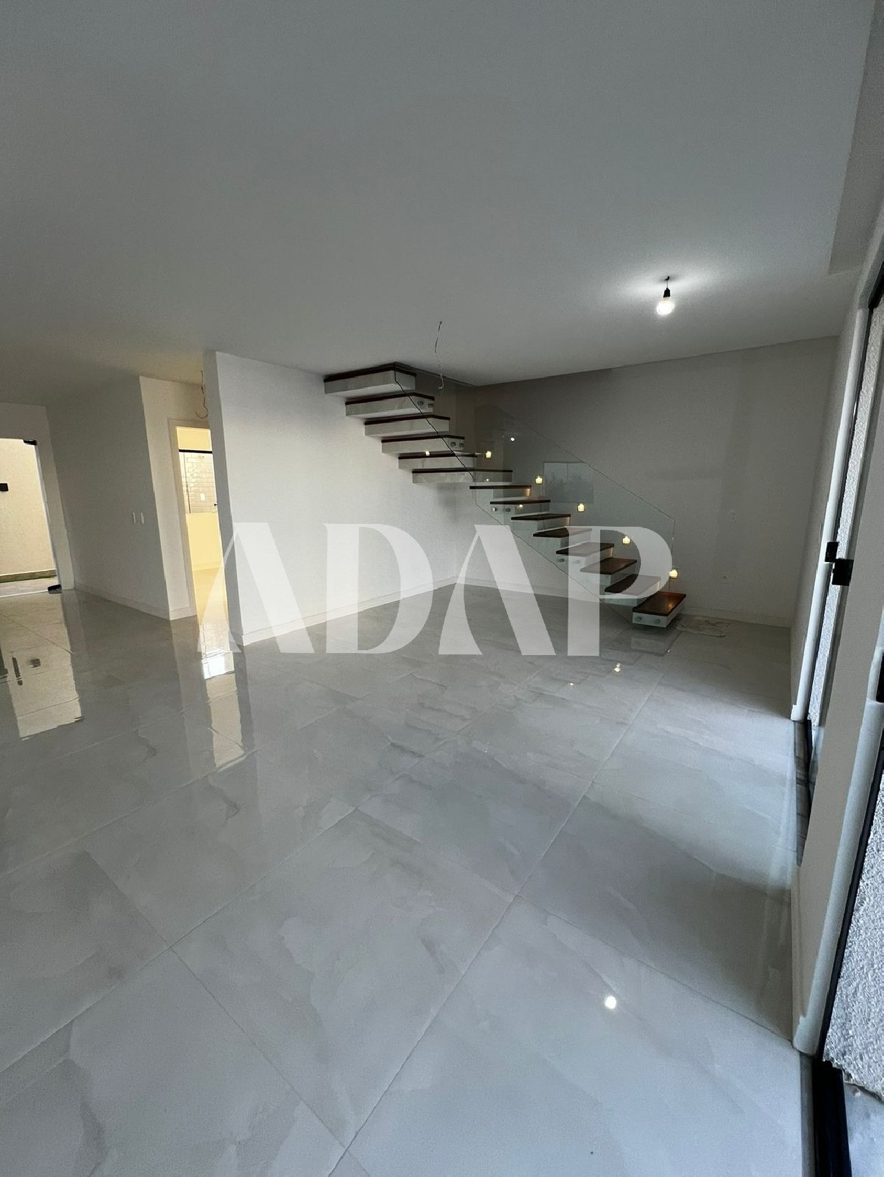 Casa à venda com 4 quartos, 247m² - Foto 11