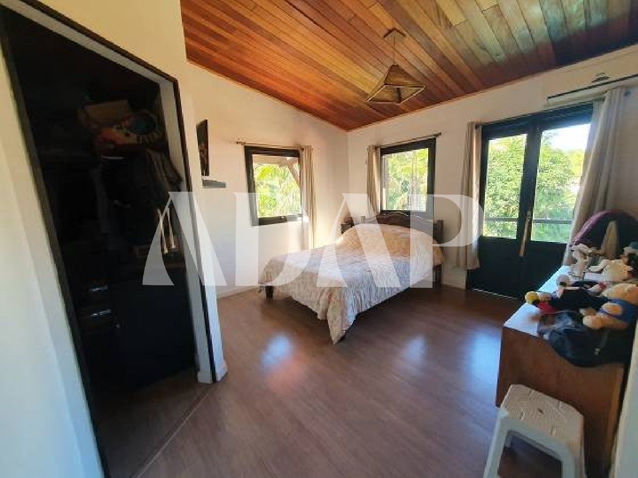 Casa à venda com 9 quartos, 380m² - Foto 15