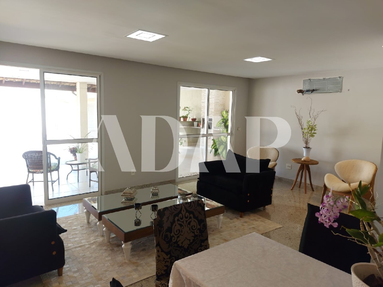 Casa à venda com 4 quartos, 238m² - Foto 3