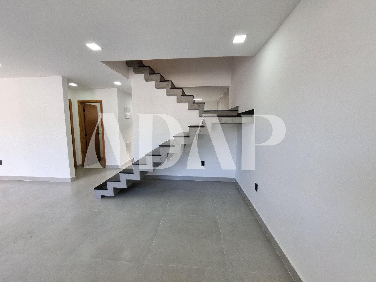 Casa à venda com 4 quartos, 180m² - Foto 12