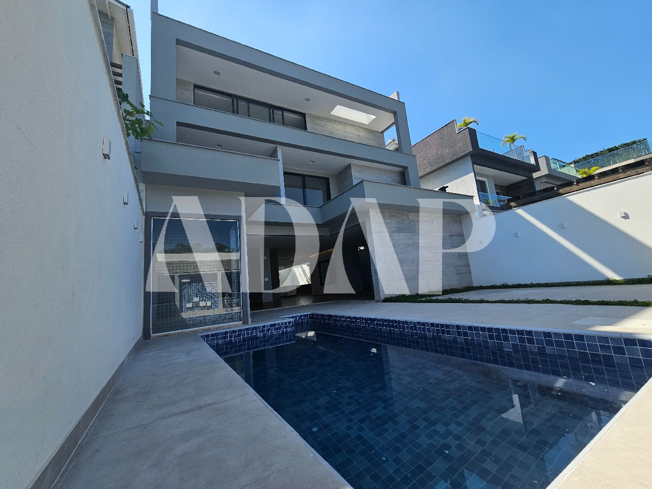 Casa à venda com 5 quartos, 442m² - Foto 1