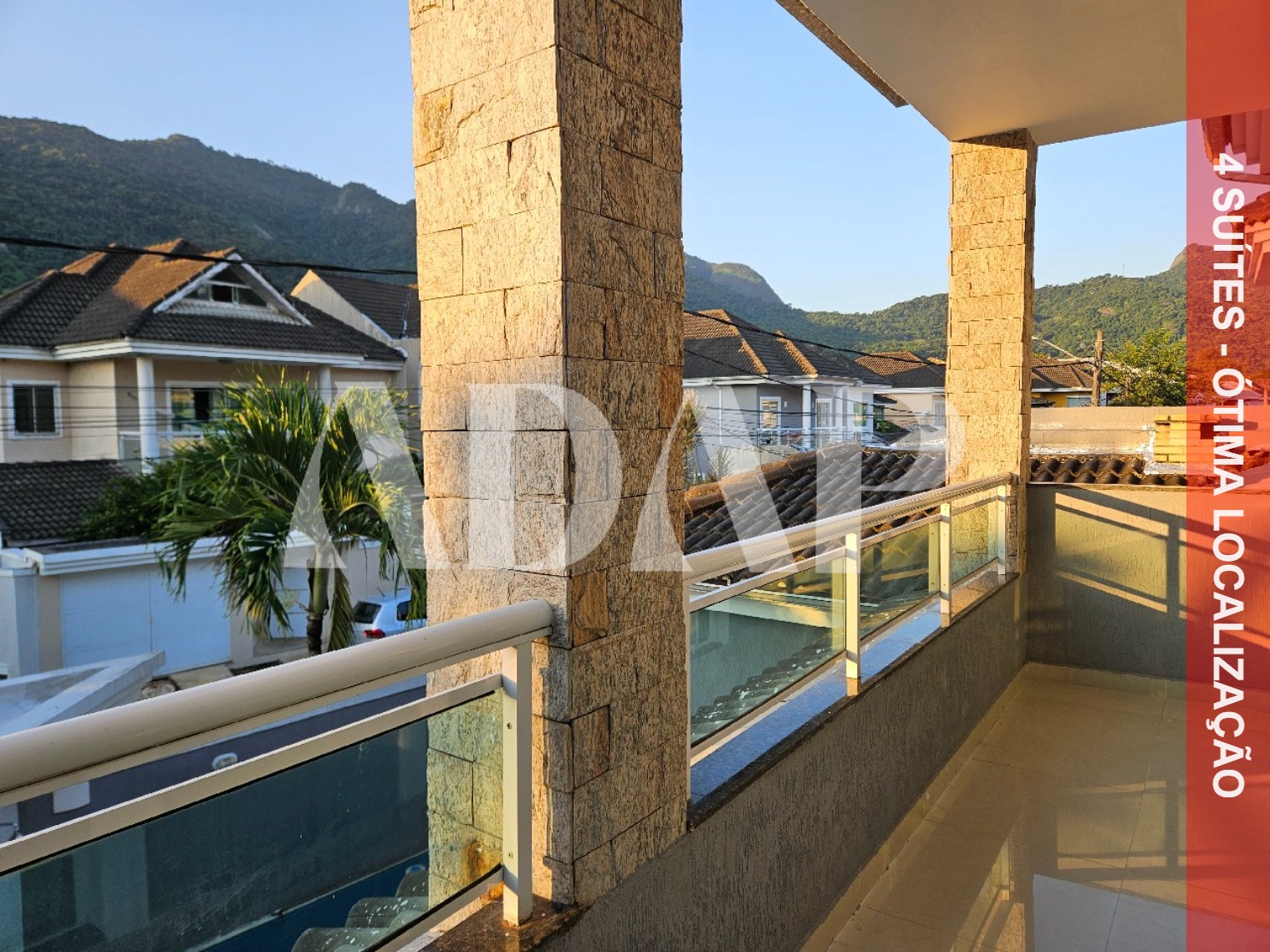 Casa à venda com 4 quartos, 256m² - Foto 1