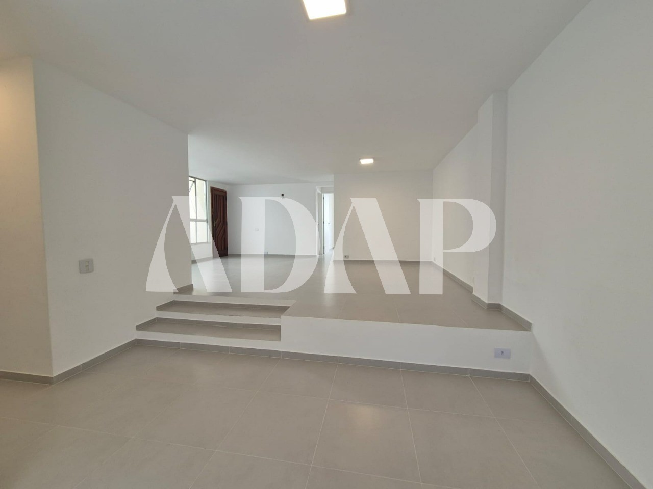 Apartamento para alugar com 3 quartos, 125m² - Foto 1