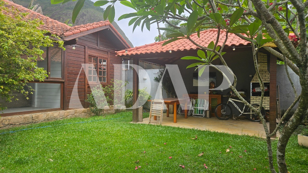 Casa à venda com 2 quartos, 250m² - Foto 4