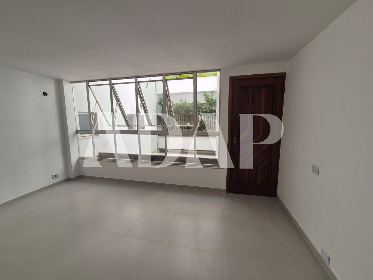 Apartamento para alugar com 3 quartos, 125m² - Foto 2