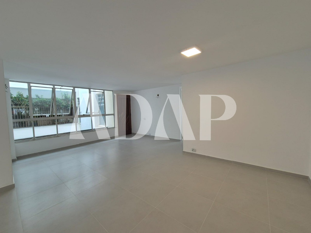 Apartamento para alugar com 3 quartos, 125m² - Foto 4