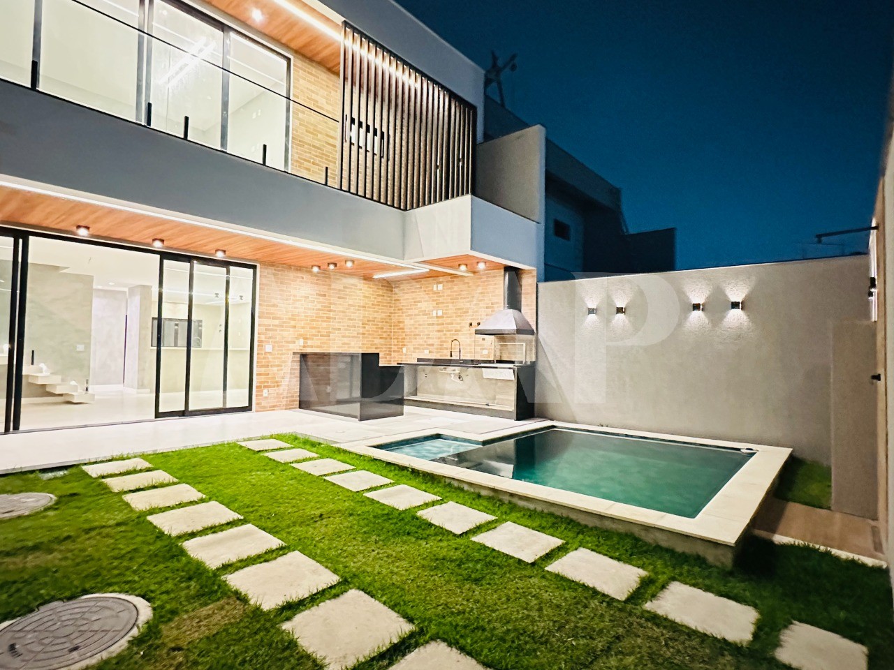 Casa, 4 quartos, 202 m² - Foto 1