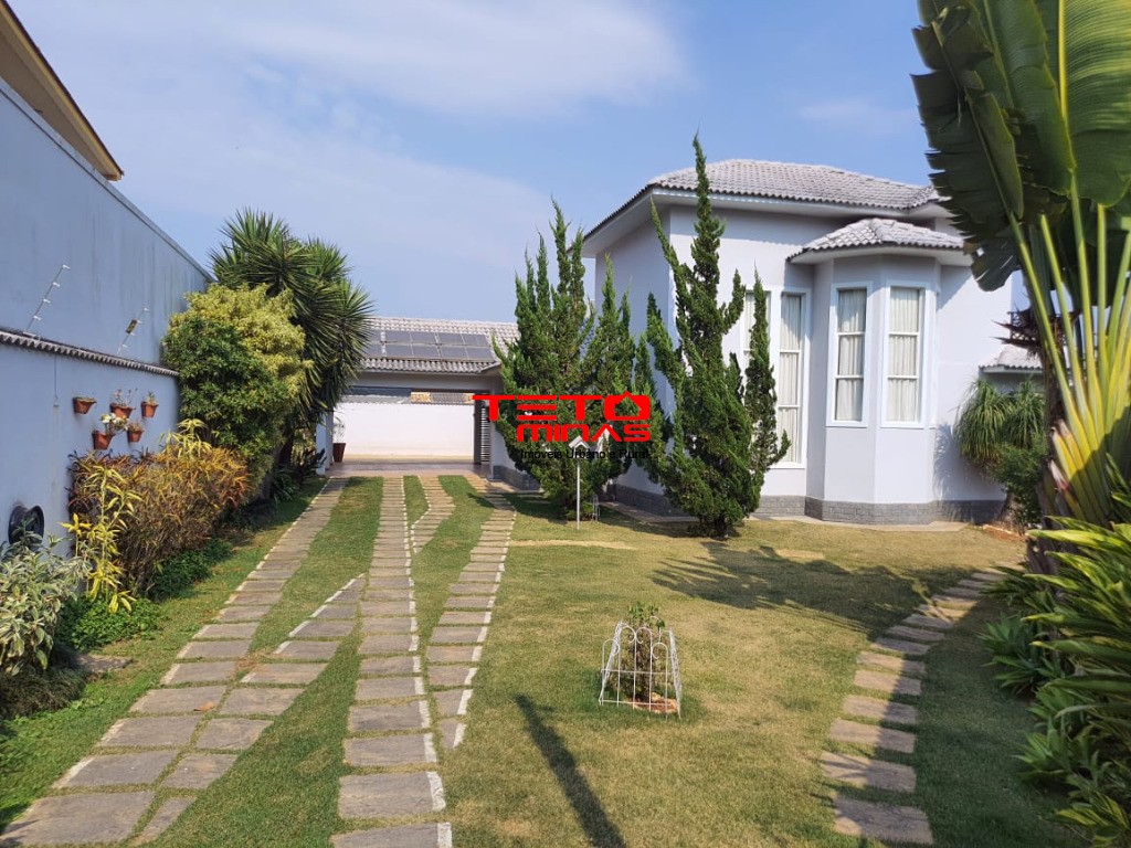 Casa à venda com 3 quartos, 248m² - Foto 1