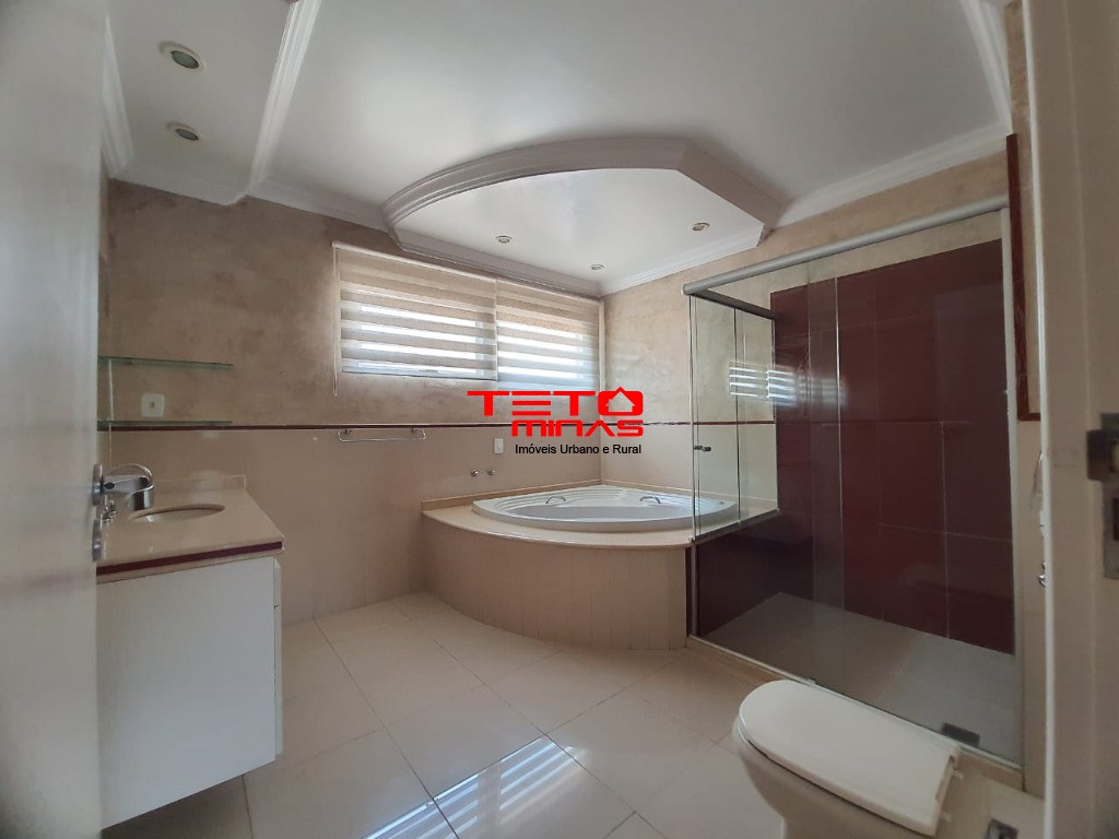 Casa à venda com 3 quartos, 248m² - Foto 4