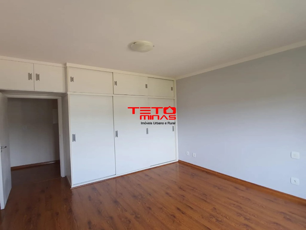 Casa à venda com 3 quartos, 248m² - Foto 10