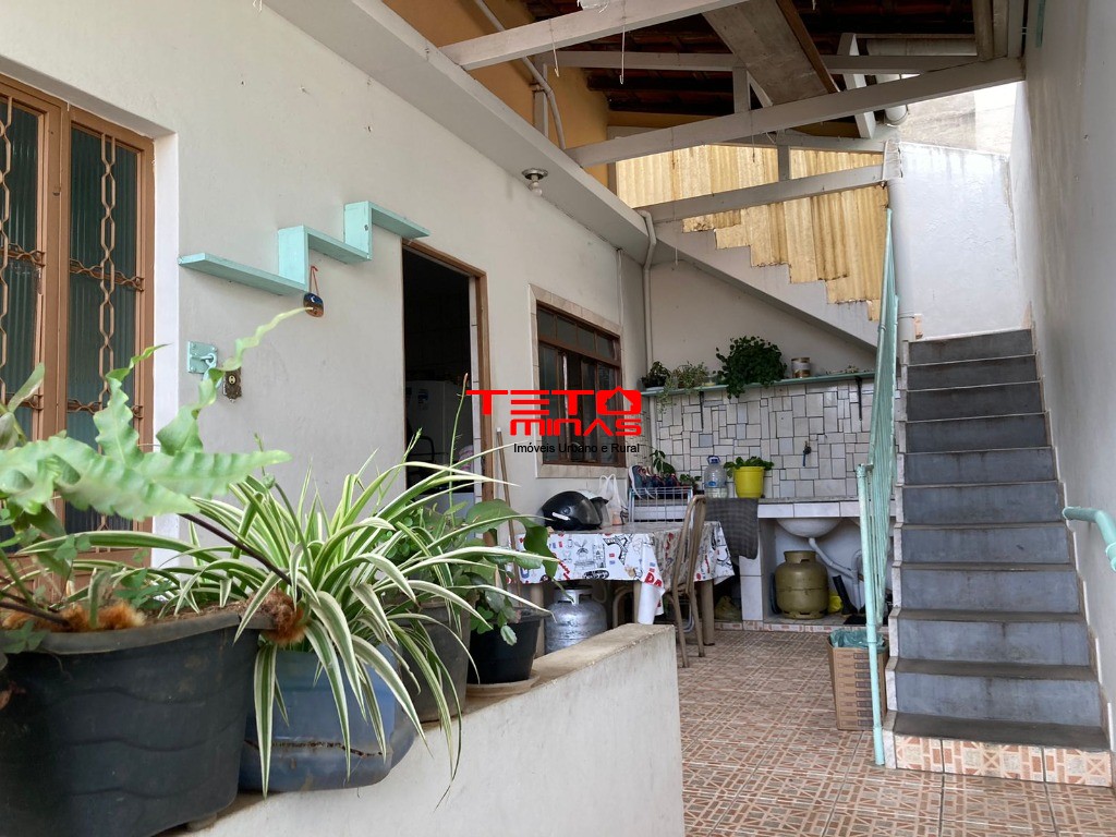 Casa à venda com 3 quartos - Foto 1