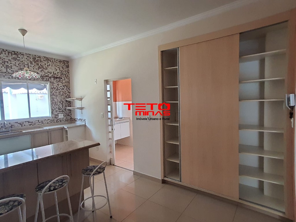 Casa à venda com 3 quartos, 248m² - Foto 15