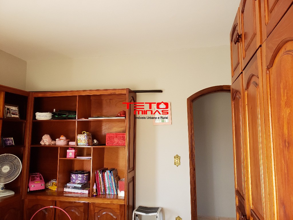 Casa à venda com 4 quartos, 310m² - Foto 25